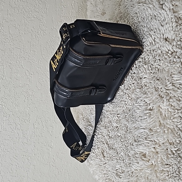 Dr Martens 7" Crossbody Satchel - Picture 11 of 16